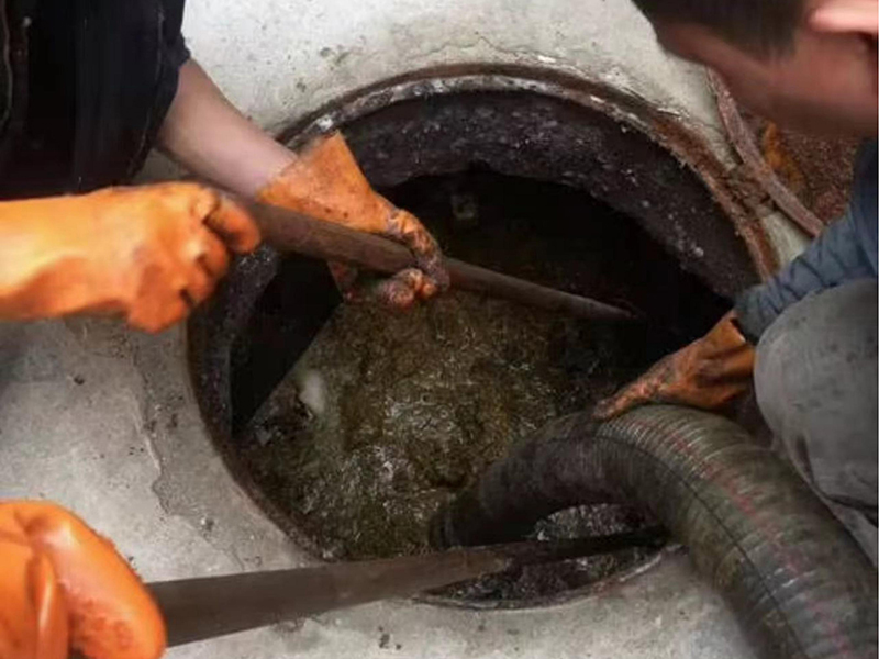 含山清理化粪池时如何避免沼气的危害?